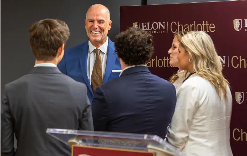 Elon students chatting with sports announcer and former Duke basketball player Jay Bilas